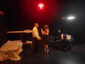 Ignífugo y omnívoro, una producción de EA! Teatro